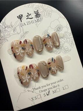 Neutral Beige Floral Press-On Nails with Metallic Accents Small
